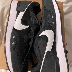 Women’s venture runner shoes